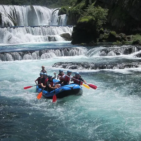 Bravo בית הארחה *